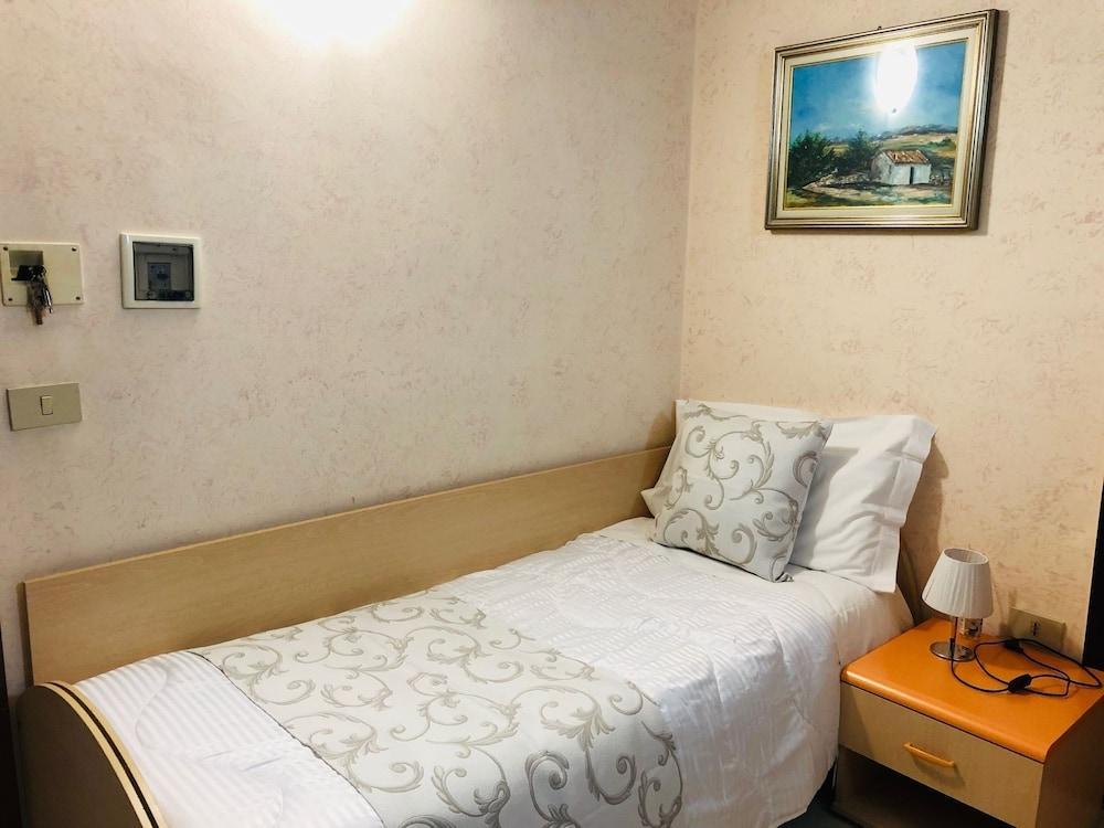 Hotel Veronese Генуя Экстерьер фото