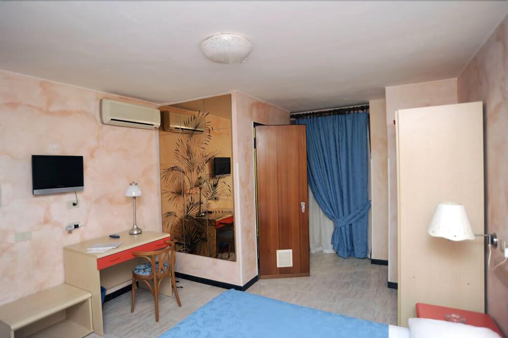 Hotel Veronese Генуя Экстерьер фото