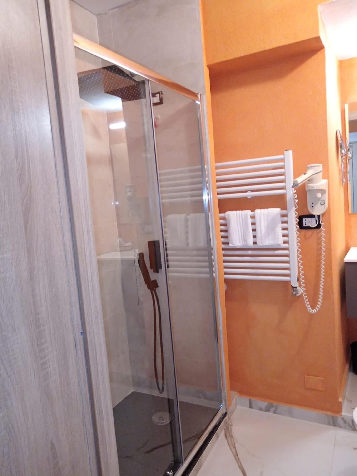 Hotel Veronese Генуя Экстерьер фото