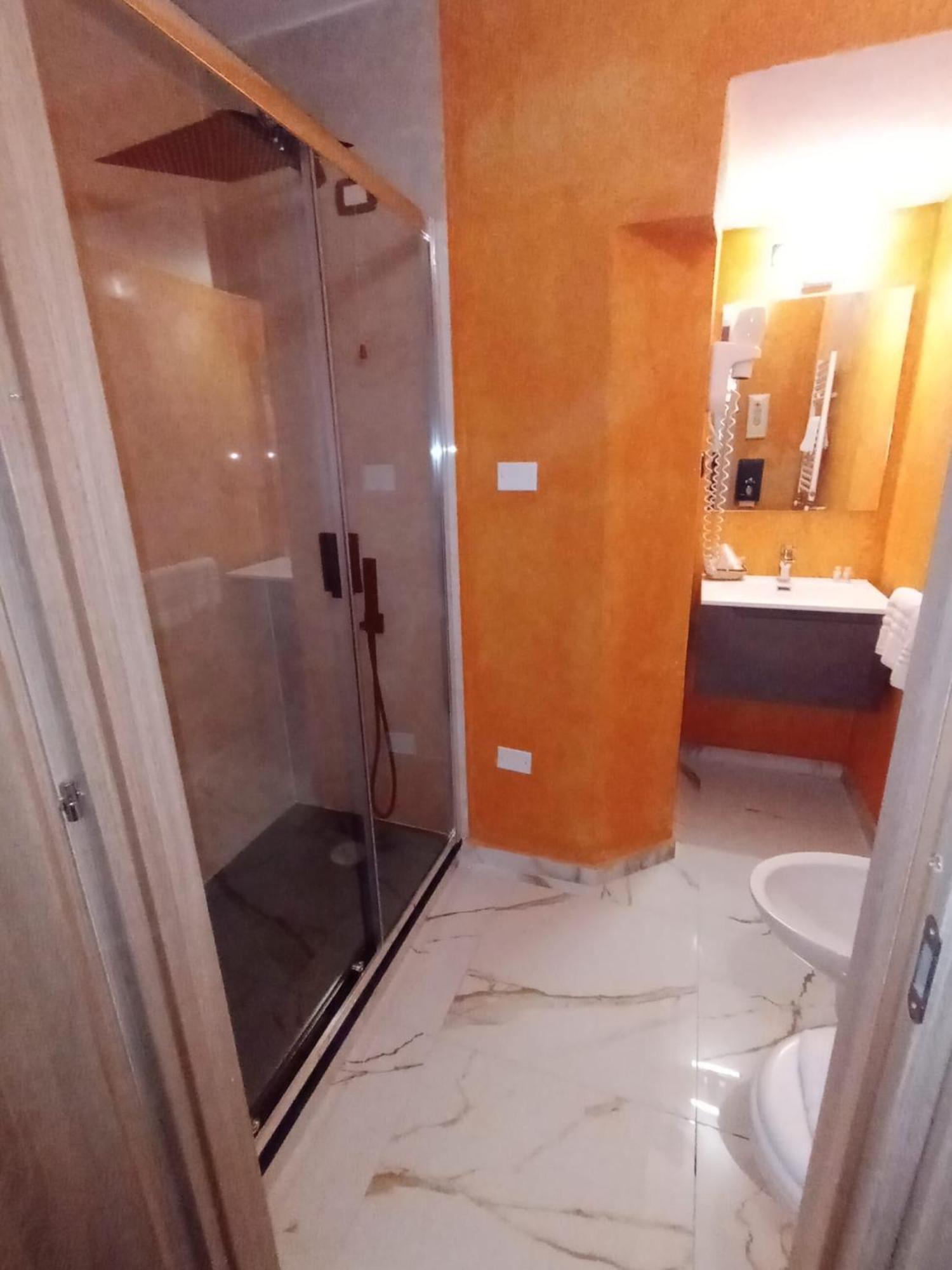 Hotel Veronese Генуя Экстерьер фото