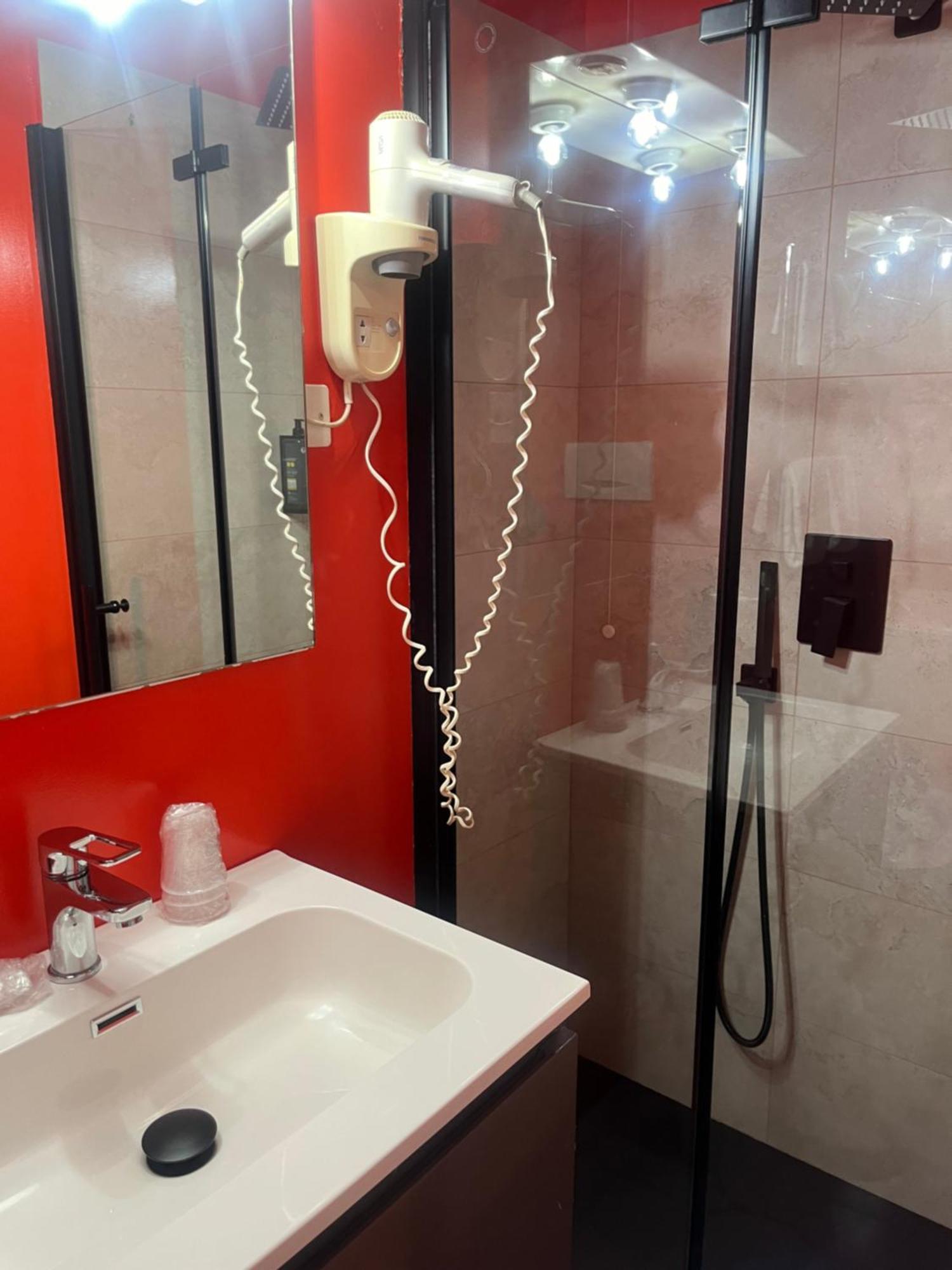 Hotel Veronese Генуя Экстерьер фото
