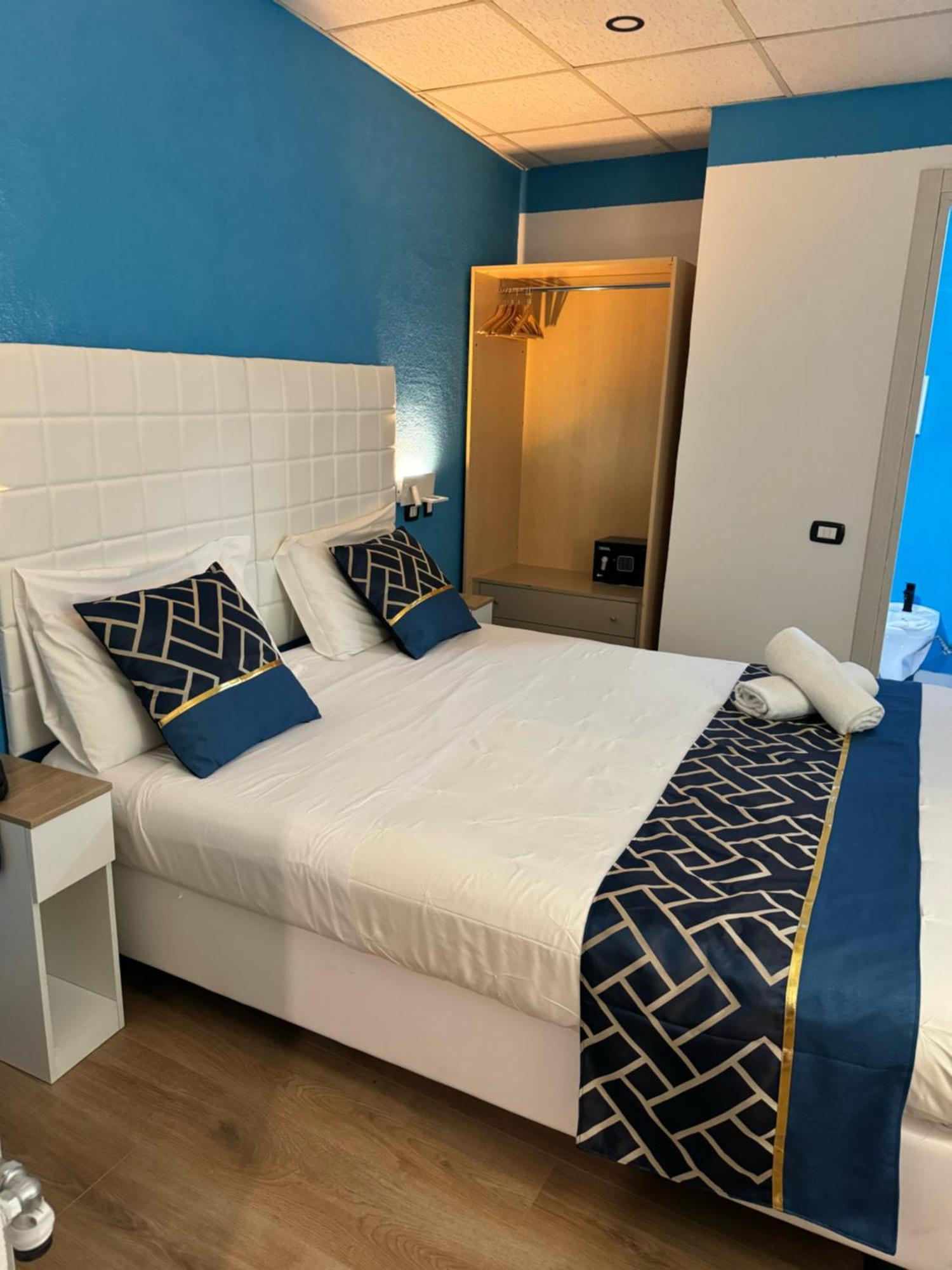 Hotel Veronese Генуя Экстерьер фото