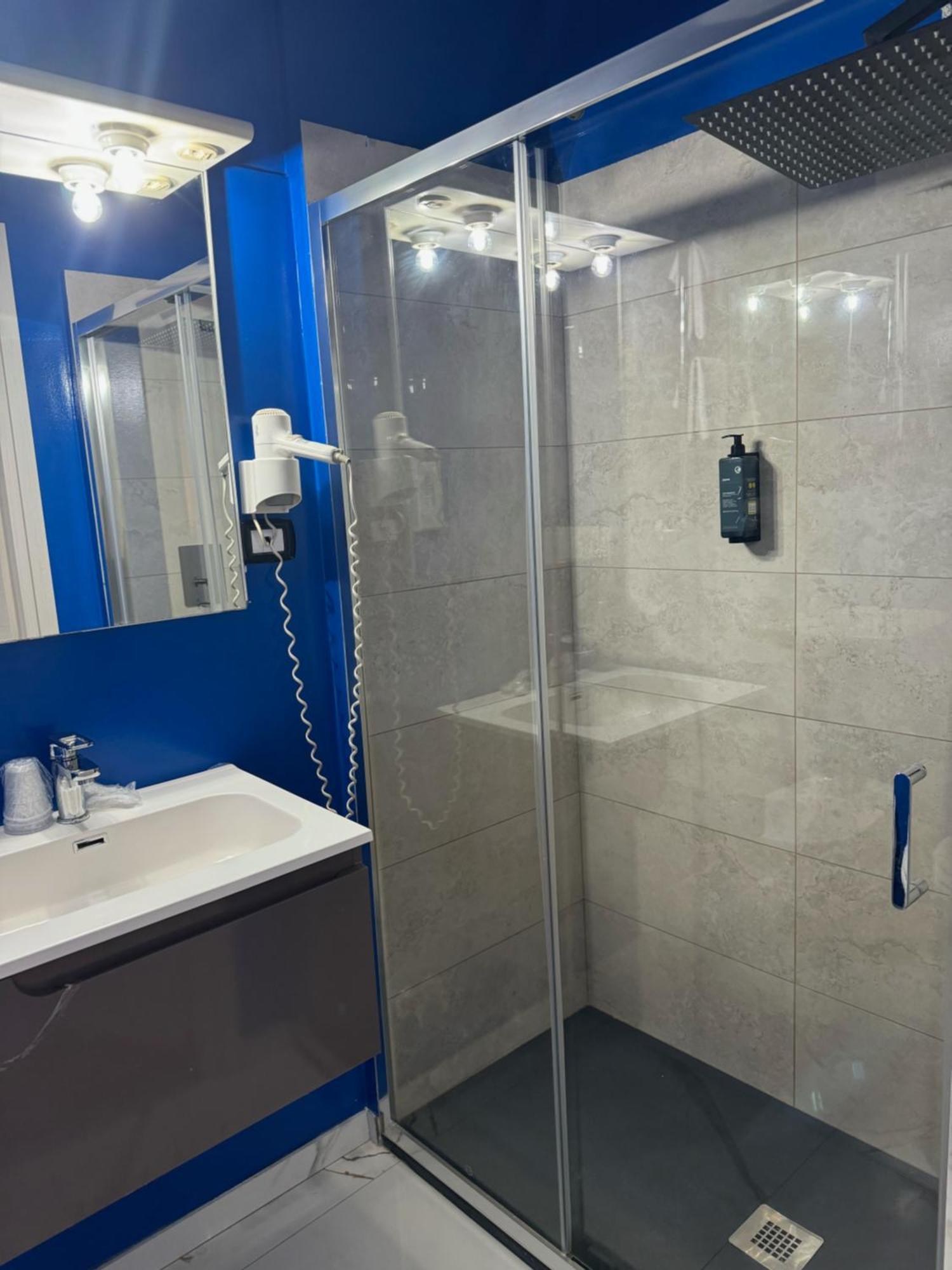 Hotel Veronese Генуя Экстерьер фото