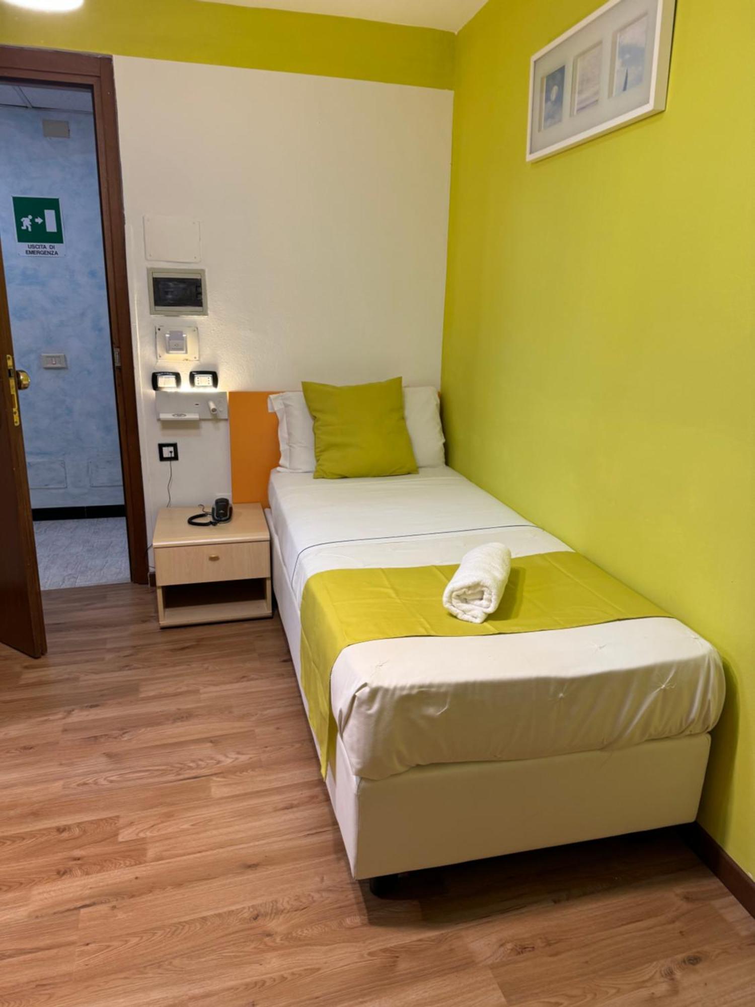 Hotel Veronese Генуя Экстерьер фото