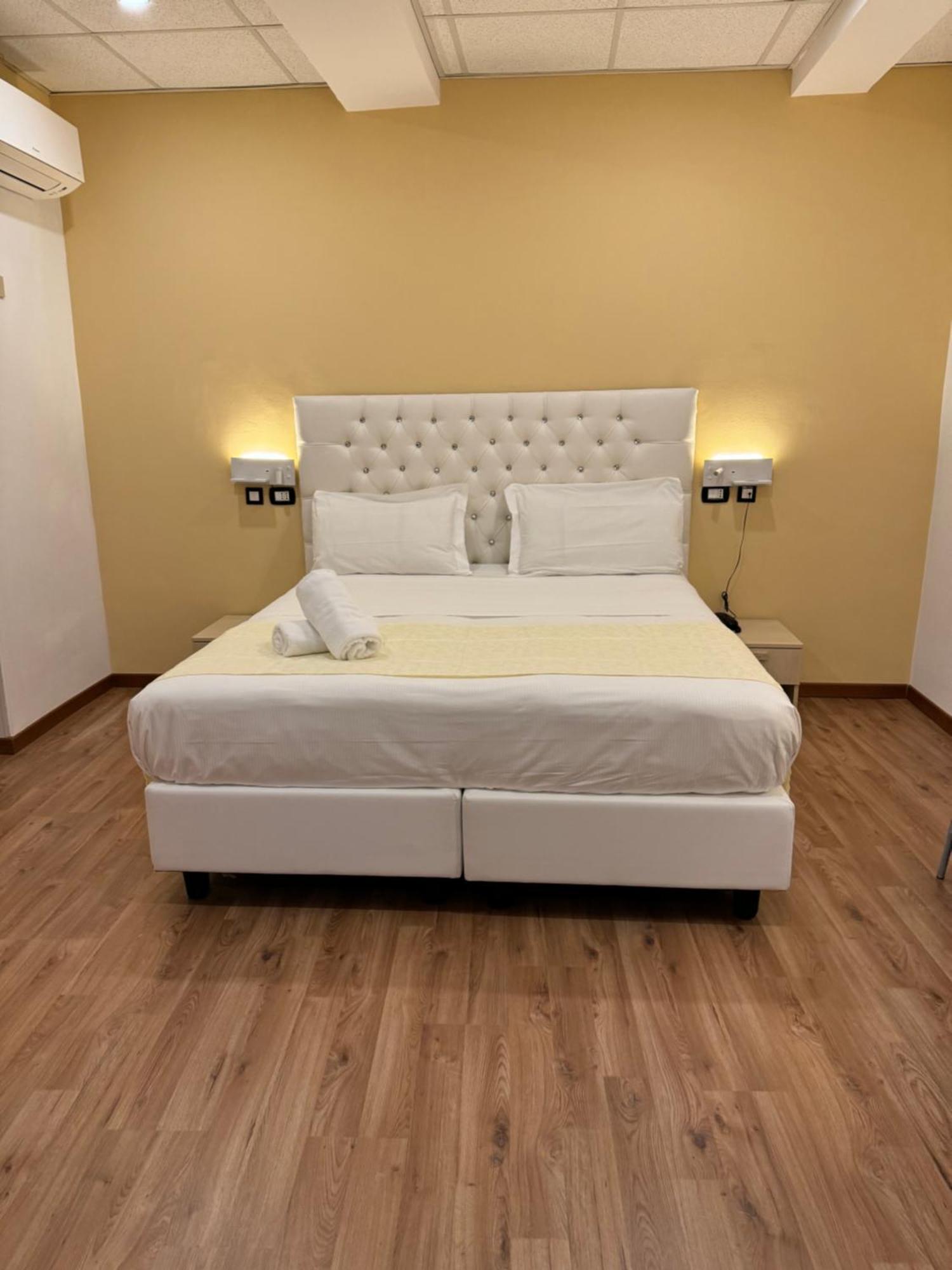 Hotel Veronese Генуя Экстерьер фото