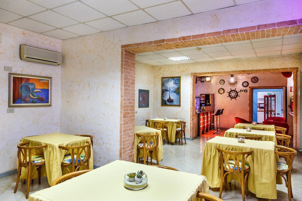 Hotel Veronese Генуя Экстерьер фото