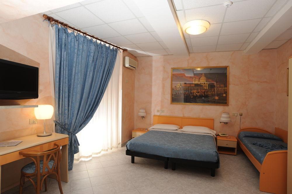 Hotel Veronese Генуя Экстерьер фото