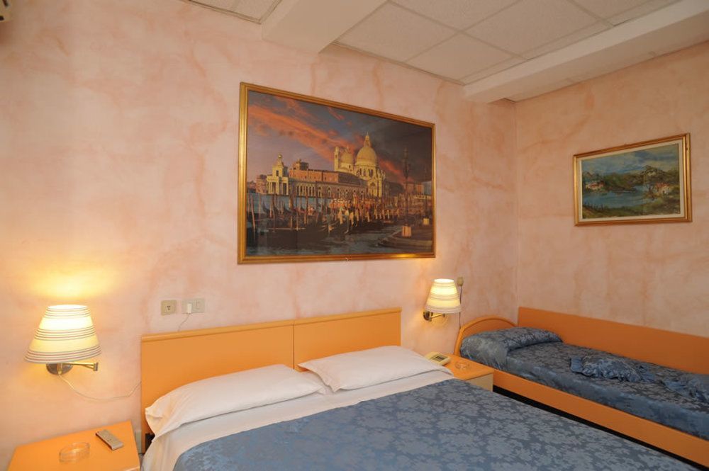 Hotel Veronese Генуя Экстерьер фото